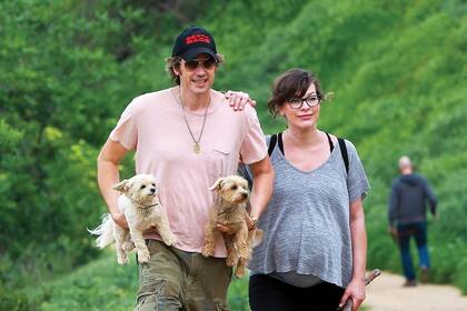 Milla Jovovich en la dulce espera más caminada