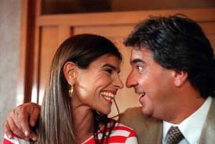 Rodríguez en uno de sus éxitos televisivos, Son amores, aquí junto a Millie Stegmann