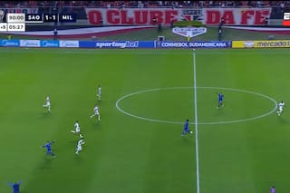 Tenían todo para liquidar el partido de contraataque, pero el árbitro marcó el final y los jugadores estallaron
