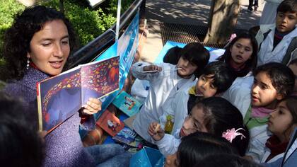 Millones de personas en todos los rincones de la Argentina estarán leyendo al mismo tiempo junto con los niños para comunicar a la sociedad que leer es bueno para el presente y para el futuro de los chicos