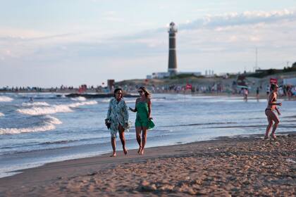 Millones de turismo llegan a las playas uruguayas todos los años para descansar; este año será la excepción