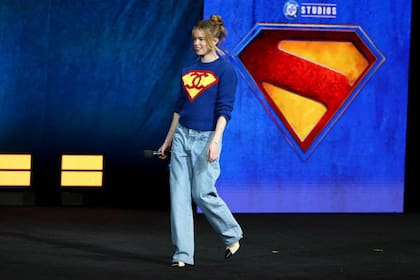 Milly Alcock, la protagonista de Supergirl, en la presentación de la película que se hizo en la convención CinemaCon, realizada el mes pasado en Las Vegas