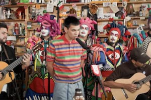 Milo J ya tiene su concierto “Tiny Desk”, plagado de guiños sudamericanos