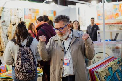Milo Locket es uno de los artistas principales de Bada, feria de arte directo de artista, y tiene obras desde los 150.000 pesos, como los 300 participantes