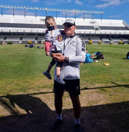 Milo y Anibal Biggeri en la cancha de All Boys
Gentileza: Marcelo Groisman