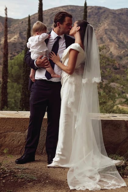 Milo y Katrina
Brodsky (dueña
de una tienda
online de ropa
vintage para
chicos) se
casaron el
19 de octubre
de 2023. Junto
a ellos, en todo
momento, su
hijo de apenas
unos meses