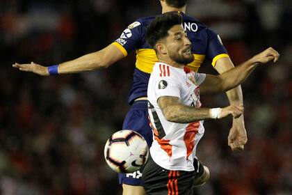 Casco, en acción ante Boca en el Monumental.