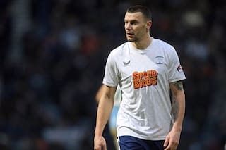 Agresiones, insultos xenófobos y mordiscones: el delantero violento que enciende polémicas en Inglaterra