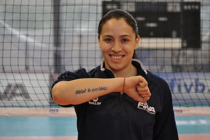 Mimi Sosa exhibe con orgullo su tatuaje en wichi