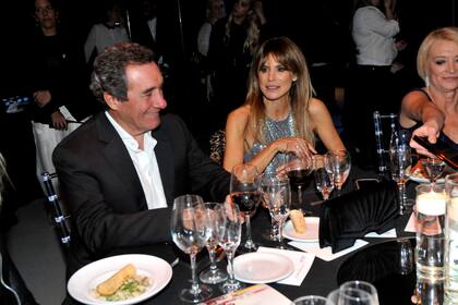 A la mesa II. Flavia Palmiero junto a su pareja, el productor Luis Scalella