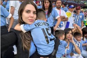 El enojo de Mina Bonino, la periodista argentina a quien le reclamaron que vistiera la camiseta de Uruguay