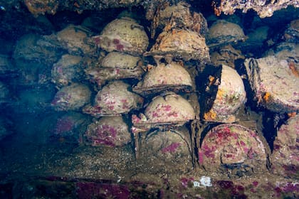 Minas de playa en la bodega del San Francisco Maru