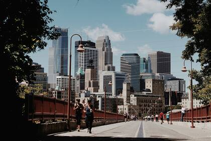 Minessota se ubica en la región centro norte de EE.UU. y tiene frontera con Canadá