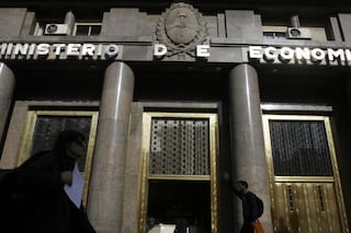 Se desató un regateo desesperado por lo poco que queda