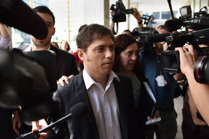 El ministro de Economía, Axel Kicillof, hoy, al llegar a la nueva reunión con el mediador Daniel Pollack