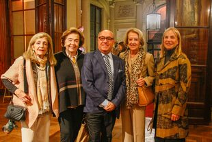 Minnie Firpo de Peralta Ramos, Nora M.  de Sacerdote, Marcelo Nougués, María del Carmen Cerruti de Zorreguieta y María Mazzini.

