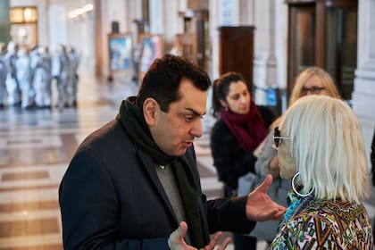 Minujín con el secretario de Cultura, Leonardo Cifelli
