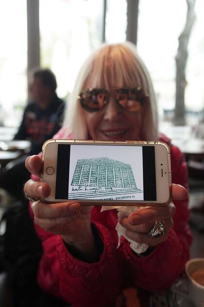 Minujín y el prototipo que reeditará su obra de 1983