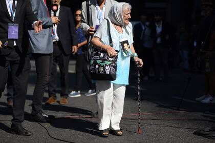 Tras la polémica con Fernández, Nora Cortiñas participa de la Asamblea Legislativa