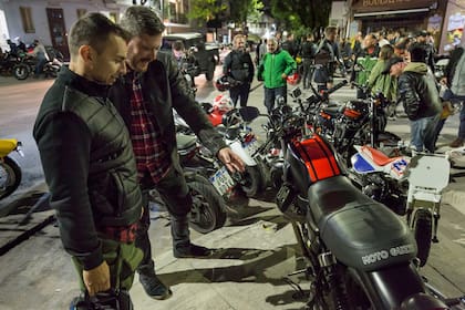 "Andar en moto genera mucho vínculo e intercambio, ya sea en forma de foros o grupos de afinidad, de intercambio de experiencias y saberes u otras múltiples actividades que se hacen en conjunto"