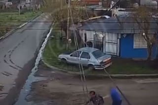 Vecino héroe: vio el robo a un chico, lo subió a su auto y persiguió al ladrón hasta reducirlo en plena calle