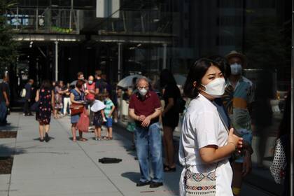 Minutos pasadas las 10 de la mañana, la fila para ingresar al MoMA superaba una cuadra de extensión