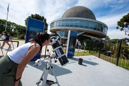 Mirá el cielo nocturno con telescopios abiertos al público en el Planetario Galileo Galilei