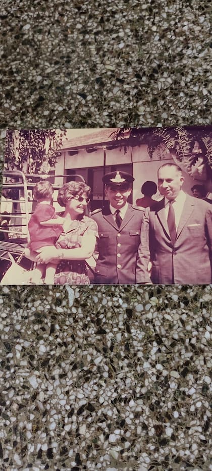 "Mirá mamá TC48, Todos Caeremos Muertos. El 48 es el número de la muerte”, le dijo el cadete Enrique Miguel Páez a su madre al pie del avión en Mendoza.