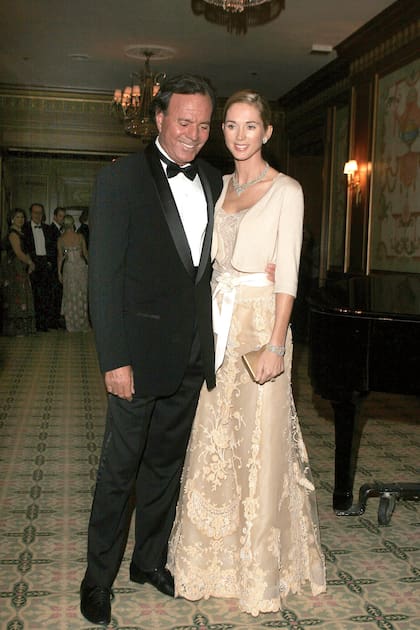 Miranda y Julio en la cena de gala en la que él recibió la medalla de oro del Queen Sofia Spanish Institute de Nueva York, en 2005.