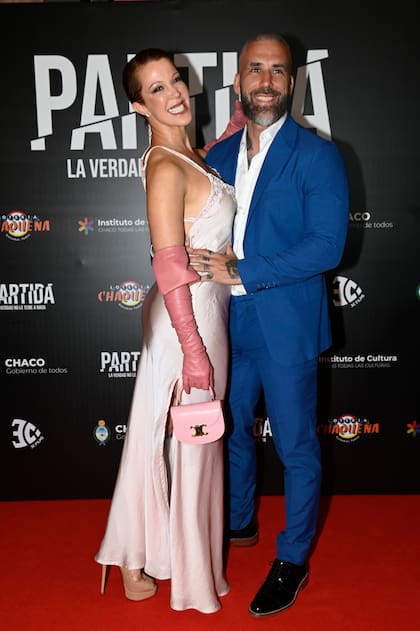 Miriam Lanzoni estuvo acompañada por su novio, Christian Halbinger, de impecable traje azul
