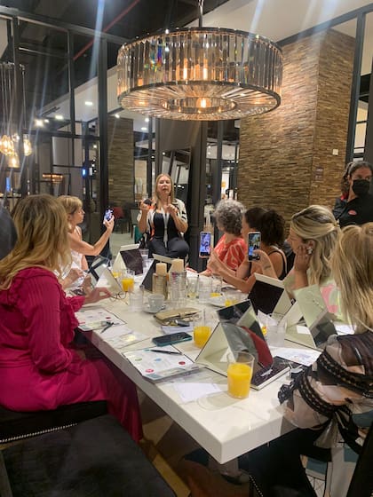 Miriam Testorelli realiza cursos y catas de gemas para transmitir los conocimientos del tema que la apasiona desde pequeña