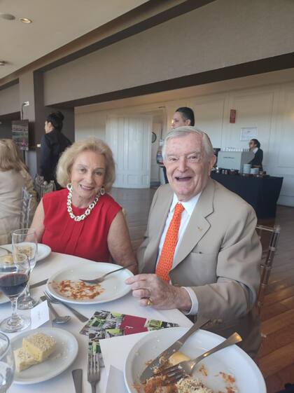 Miriam y Juan Carlos Bagó. Desde hace 28 años, la Fundación Fernández apoya al Hospital Dr. Juan A. Fernández, referente indiscutido de la salud y atención a nivel nacional, donando aparatología de última generación