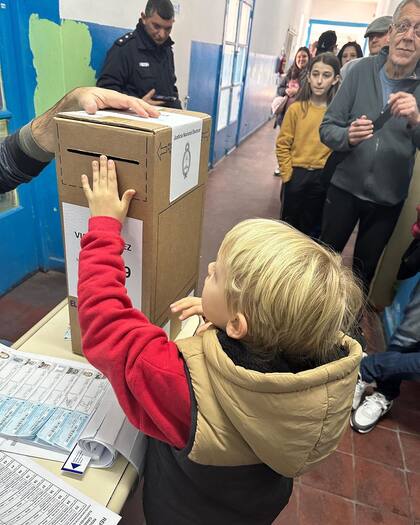 Mirko acompañó a Marley a votar