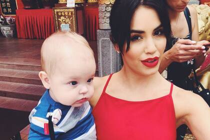 Mirko hizo su primera comida en los brazos de Lali Espósito