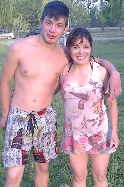 Mirta junto a su hijo Francisco