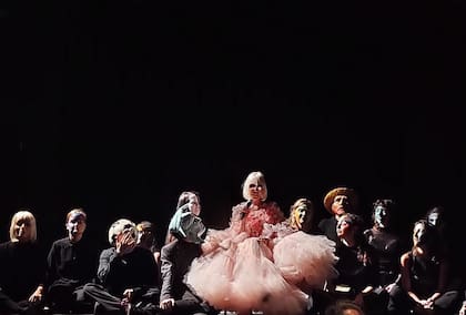 Mirta Minujín celebró su 80 años en el Malba, donde hizo un casamiento simbólico con el arte