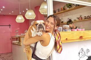 Valentina Salezzi y su perra Mirtha abrieron su primera cafetería pet friendly