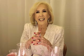 El cumpleaños de Mirtha Legrand: quiénes fueron los invitados, los imprevistos que generó la lluvia y sus "jugados" looks