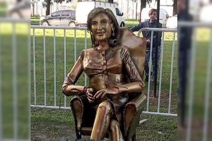 Mirtha Legrand habló sobre la estatua que hicieron en su nombre y aseguró que "no es ella" (Captura Twitter)