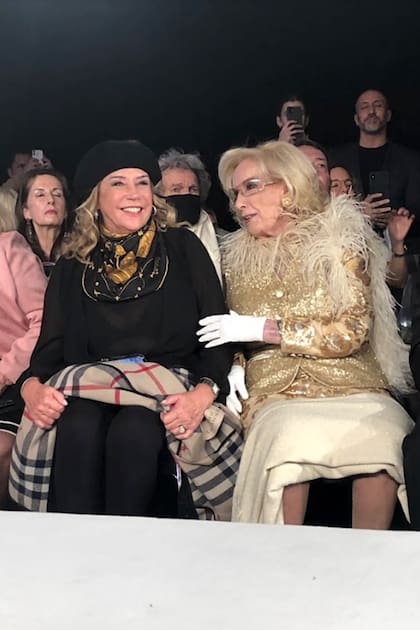 Mirtha Legrand junto a Marcela Tinayre: la conductora fue sometida a una pequeña intervención y ya se encuentra de alta