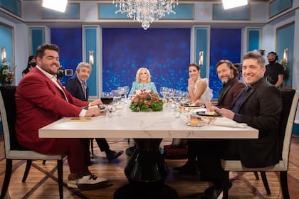 Mirtha Legrand junto a su invitados