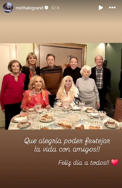 Mirtha Legrand junto a Susana Giménez, Teté Coustarot, María Teresa Villarroel, Héctor Vidal Rivas, Alejandro Veroutis, Amalia Idoyaga Molina y Alfredo Corti en el Día del Amigo