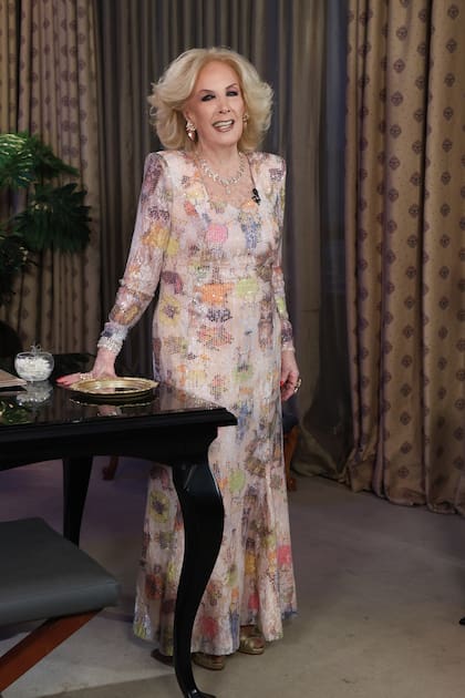 Mirtha Legrand lució un vestido floral de mini pallets