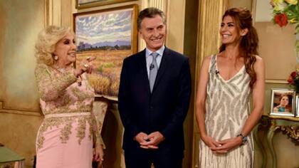 Mirtha Legrand, Mauricio Macri y Juliana Awada, en diciembre de 2015