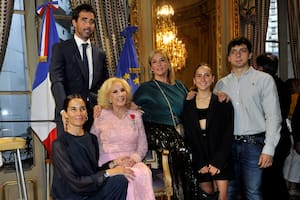 Mirtha Legrand, reconocida por la embajada de Francia en una celebración en la que su bisnieta también fue protagonista