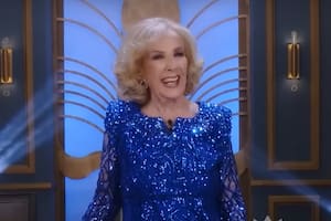 Mirtha Legrand usó un glamuroso vestido azul
