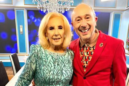 Mirtha Legrand y Claudio Cosano, en una de las pocas apariciones televisivas de la diva durante la pandemia
