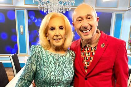 Mirtha Legrand y Claudio Cosano, en una de las pocas apariciones  televisivas de la diva durante la pandemia