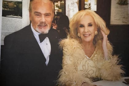 Mirtha Legrand y Gino Bogani en Edelweiss, luego de una función de gala en el Teatro Colón