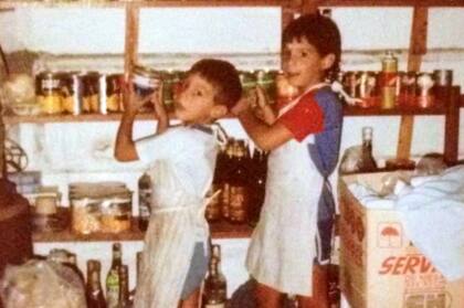 “Mis hijos comenzaron pequeños, jugando en el restaurante. Ahora ocupan un lugar central en la empresa, consolidándola como un verdadero negocio familiar”, señala Horacio, uno de los dueños de Paxapoga, orgulloso